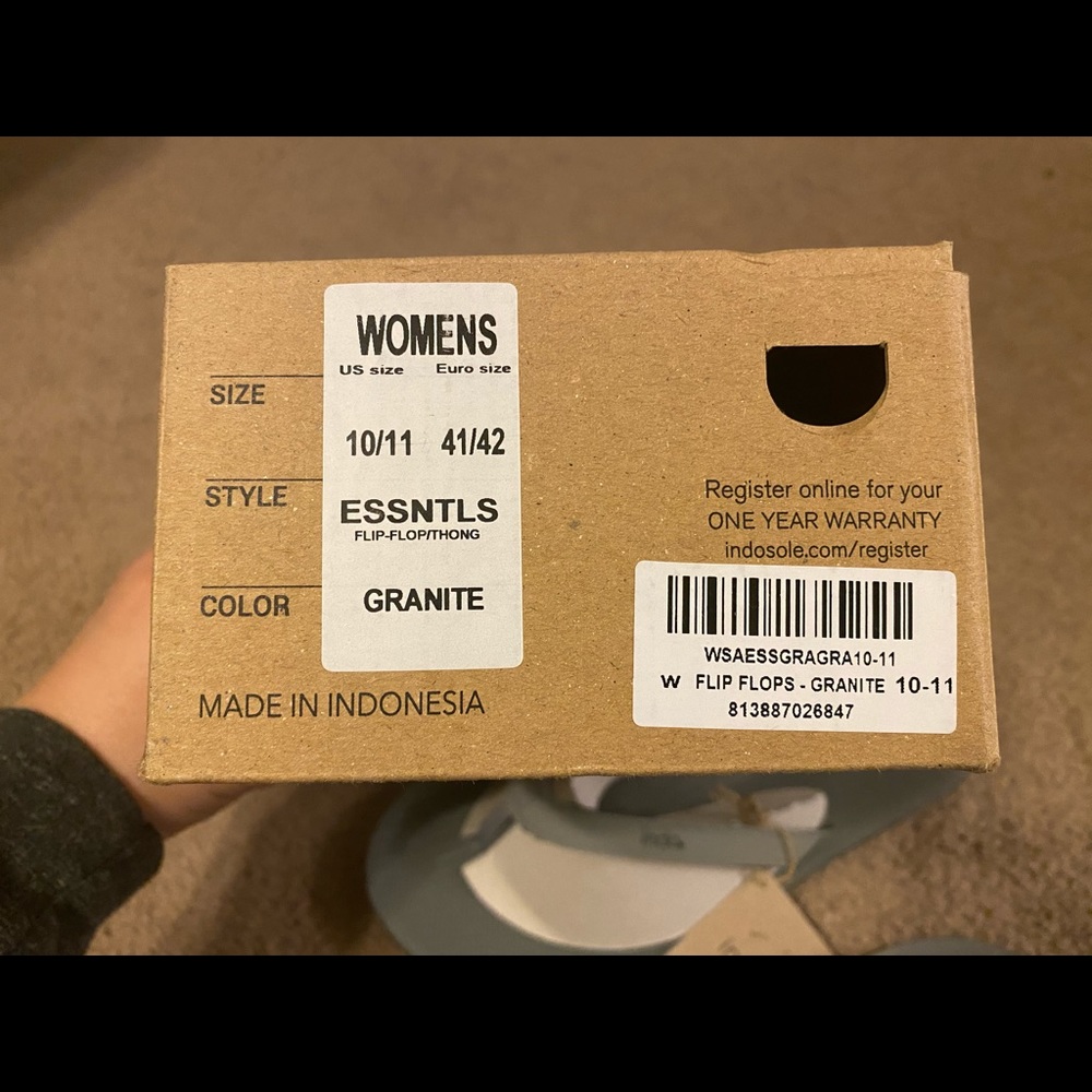 Women’s indosole flip flop size 10/11